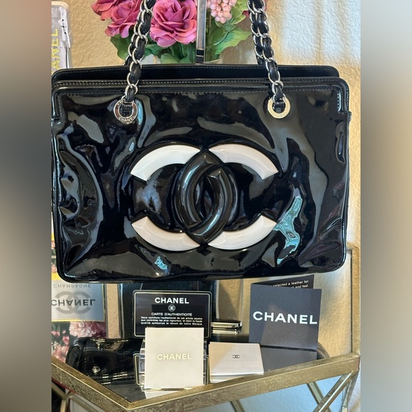 CHANEL black & white authentic CC Lipstick Chain Shoulder Bag patent leather - Picture 4 of 11